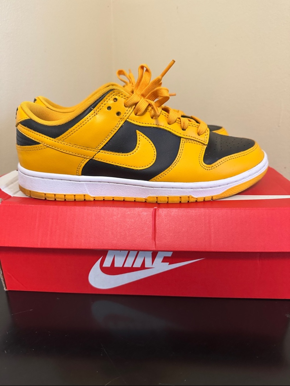 Nike Dunk Low - Yellow and Black M9/W10.5